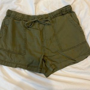 Gap shorts small